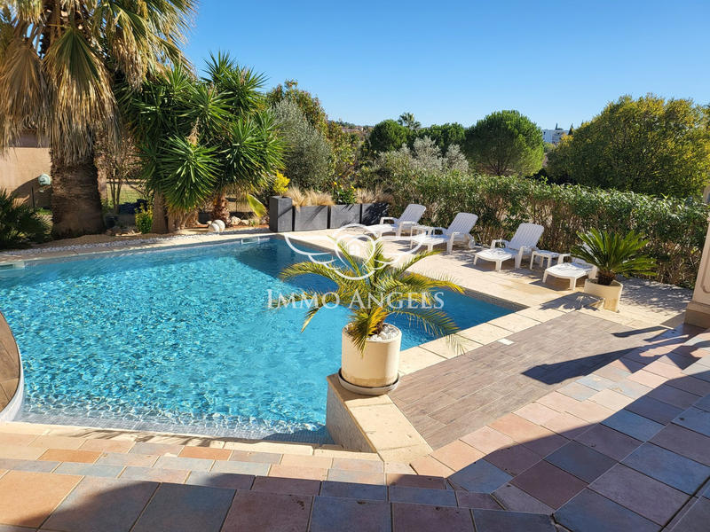 Maison - 192 m² - 8 pièces