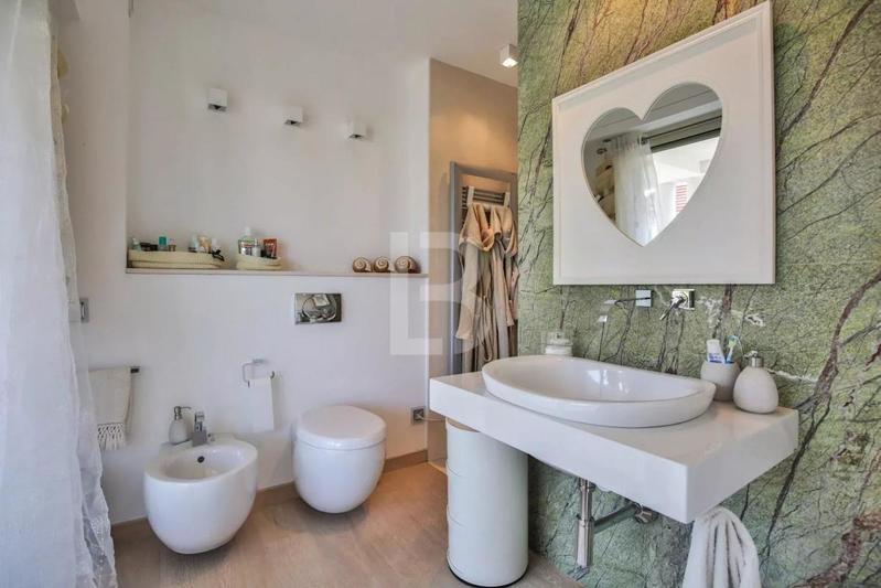 Villa - 240 m² - 8 pièces