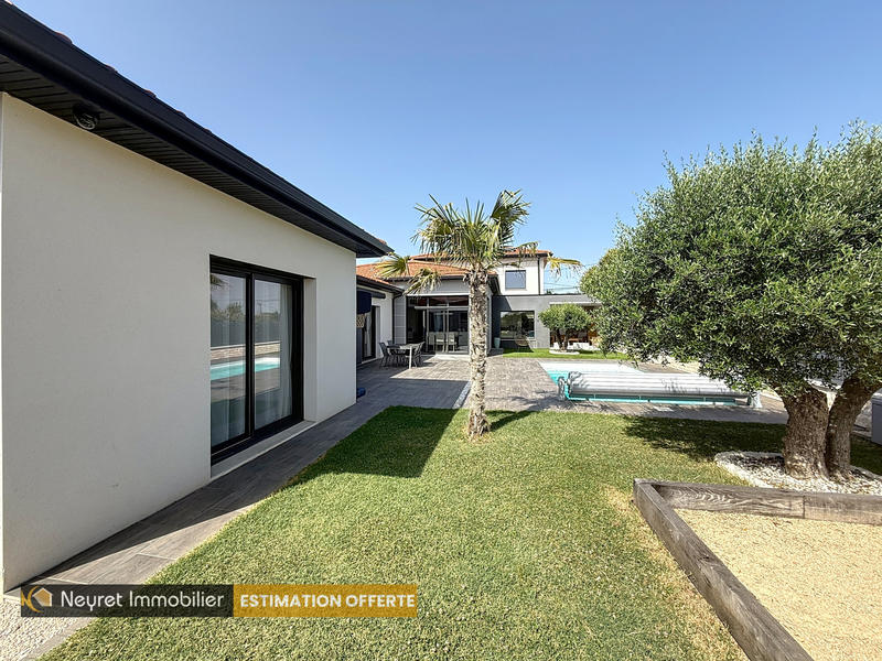 Villa - 226 m² - 8 pièces