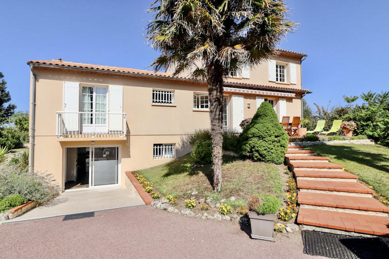 Maison - 251 m² - 11 pièces