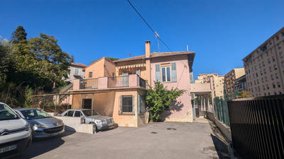 Propriété - 250 m²