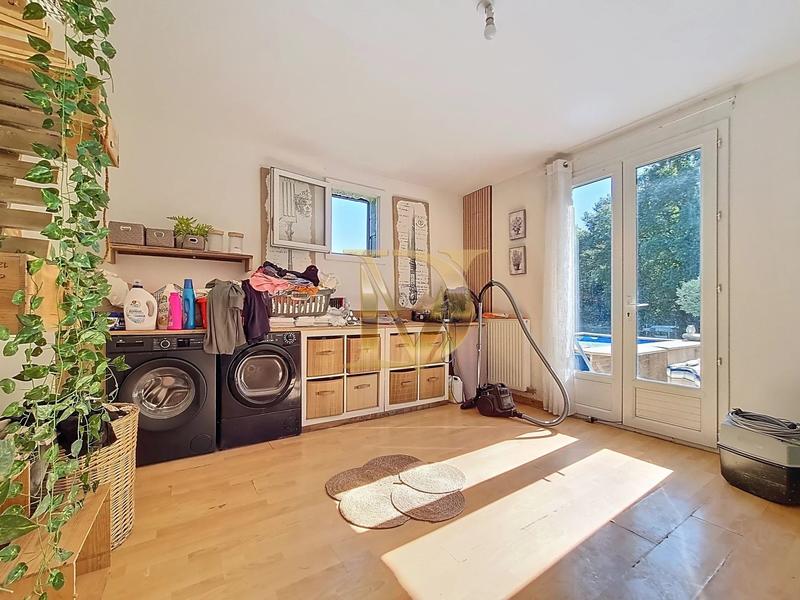 Maison - 245 m² - 9 pièces