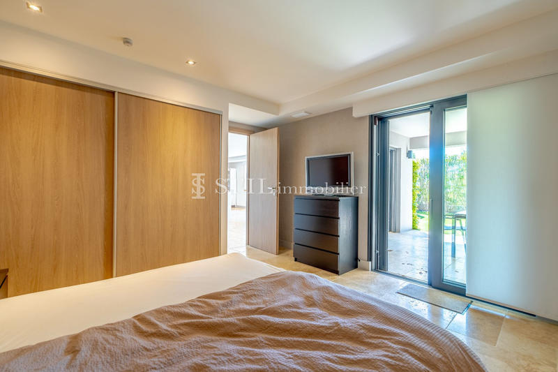 Villa - 293 m² - 9 pièces