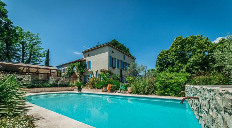 Demeure - 431 m² - 14 pièces