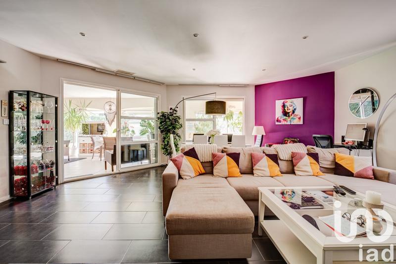 Maison - 238 m² - 7 pièces