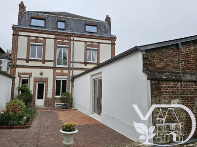 Maison - 280 m² - 6 pièces