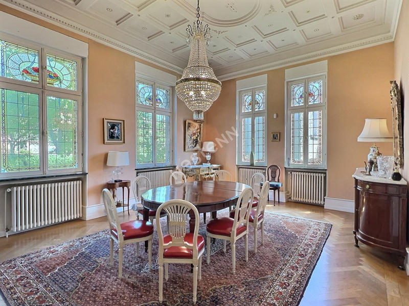 Maison - 258 m² - 8 pièces