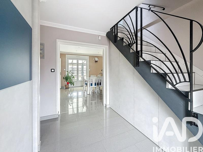 Maison - 230 m² - 8 pièces