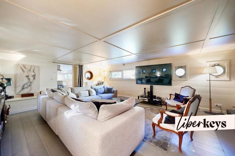 Maison - 220 m² - 6 pièces