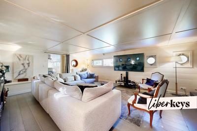 Maison - 220 m² - 6 pièces