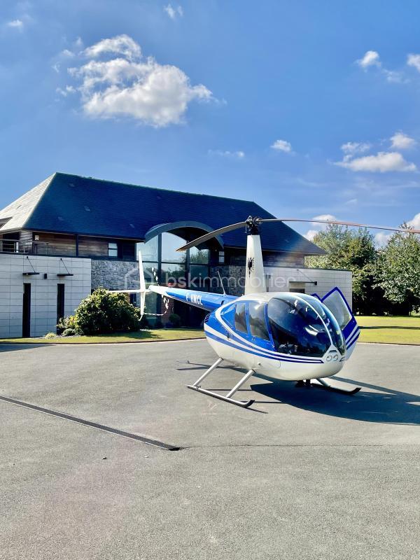 Villa - 365 m² - 9 pièces