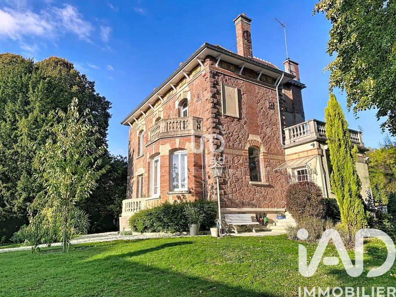 Maison - 210 m² - 8 pièces