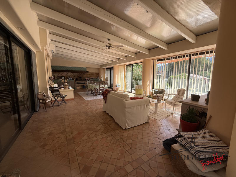 Maison - 336 m² - 12 pièces