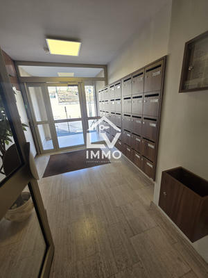 Appartement - 77 m² - 2 pièces