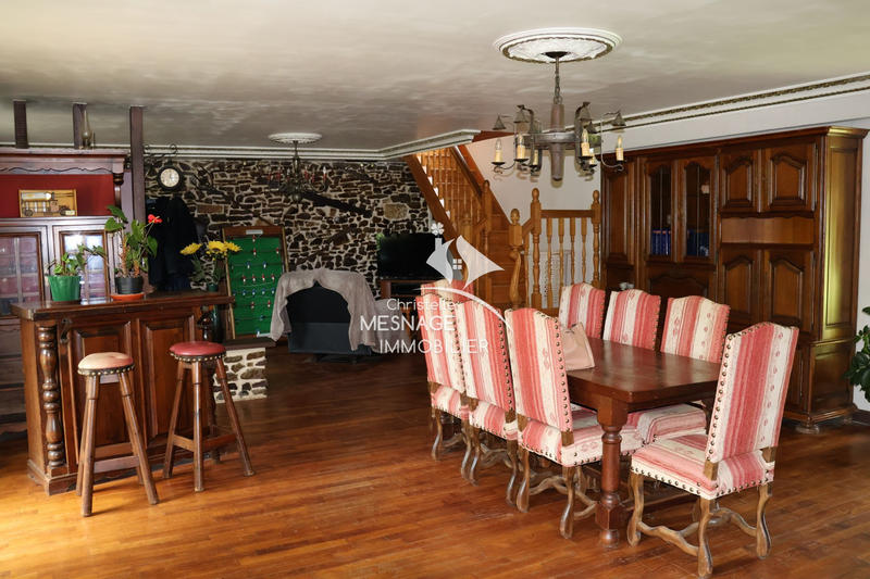 Maison - 280 m² - 8 pièces