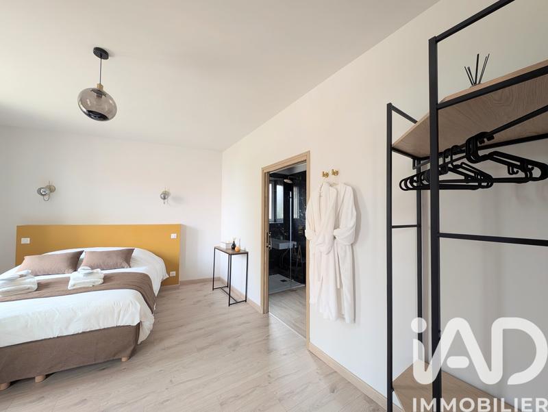 Maison - 370 m² - 6 pièces