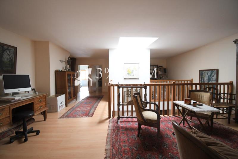 Propriété - 280 m² - 9 pièces