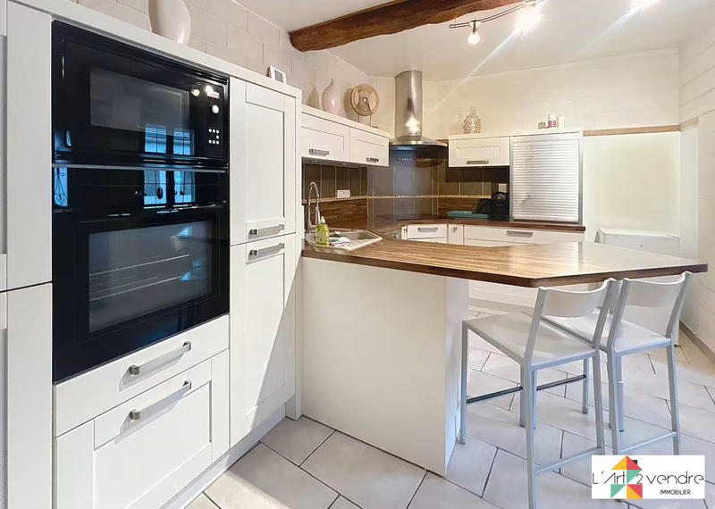 Maison ancienne - 325 m² - 11 pièces