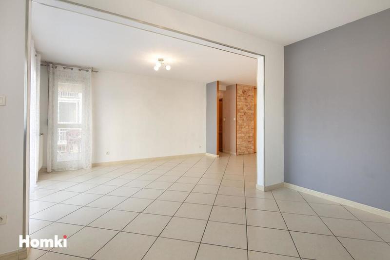 Appartement - 90 m² - 5 pièces