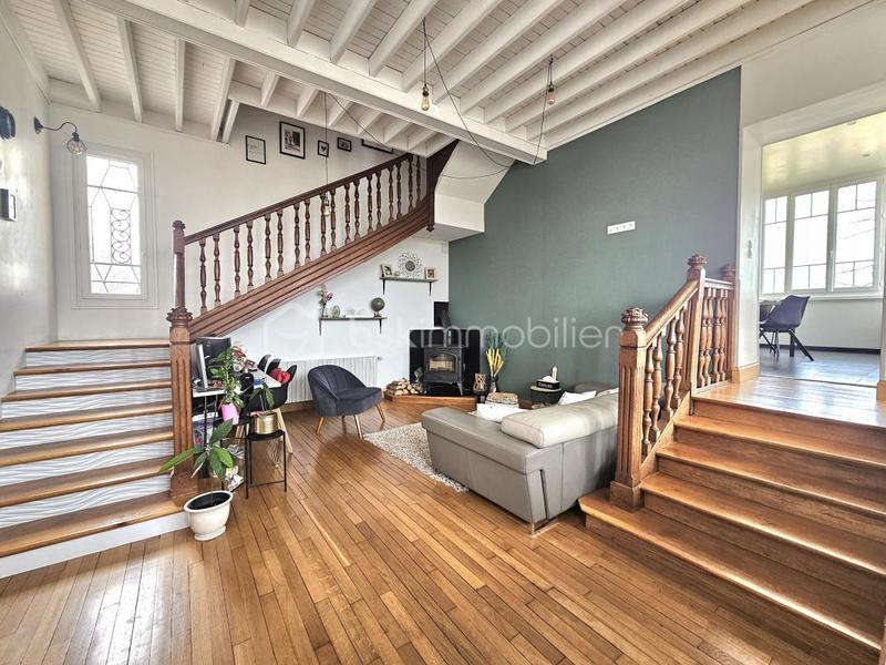 Demeure - 225 m² - 9 pièces