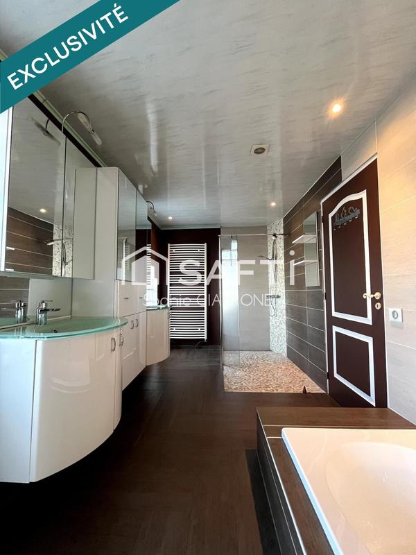 Maison de village - 240 m² - 7 pièces