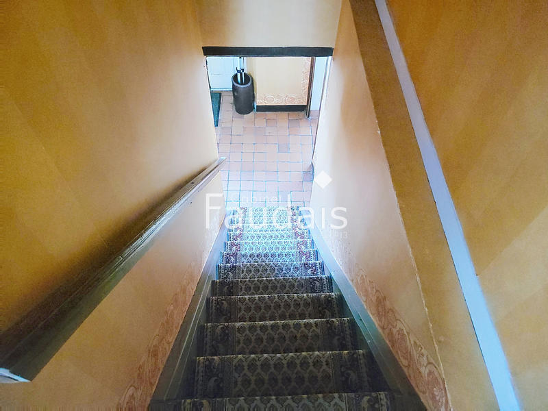 Maison - 255 m² - 11 pièces