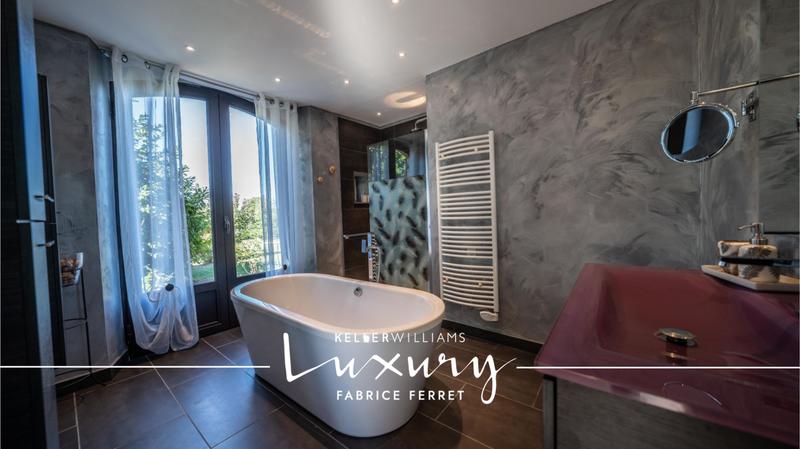 Maison - 431 m² - 17 pièces