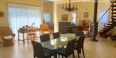 Maison - 216 m² - 6 pièces