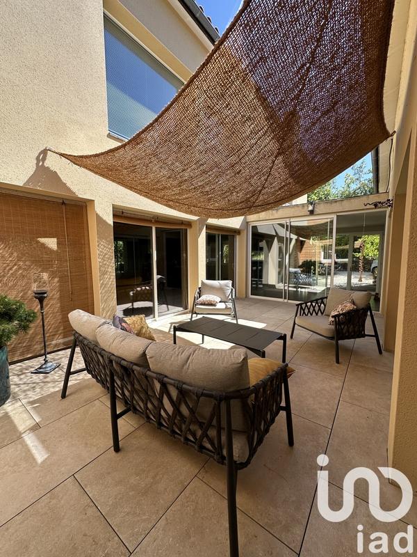 Maison - 320 m² - 8 pièces