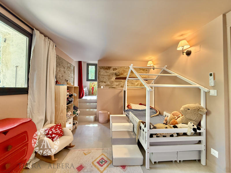 Mas - 200 m² - 7 pièces