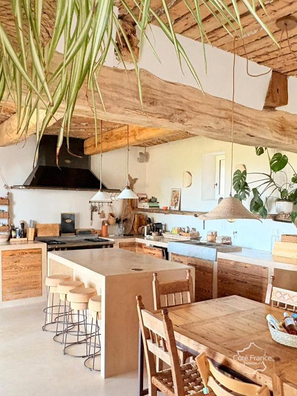 Villa - 239 m² - 9 pièces