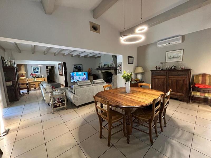 Propriété - 208 m² - 6 pièces