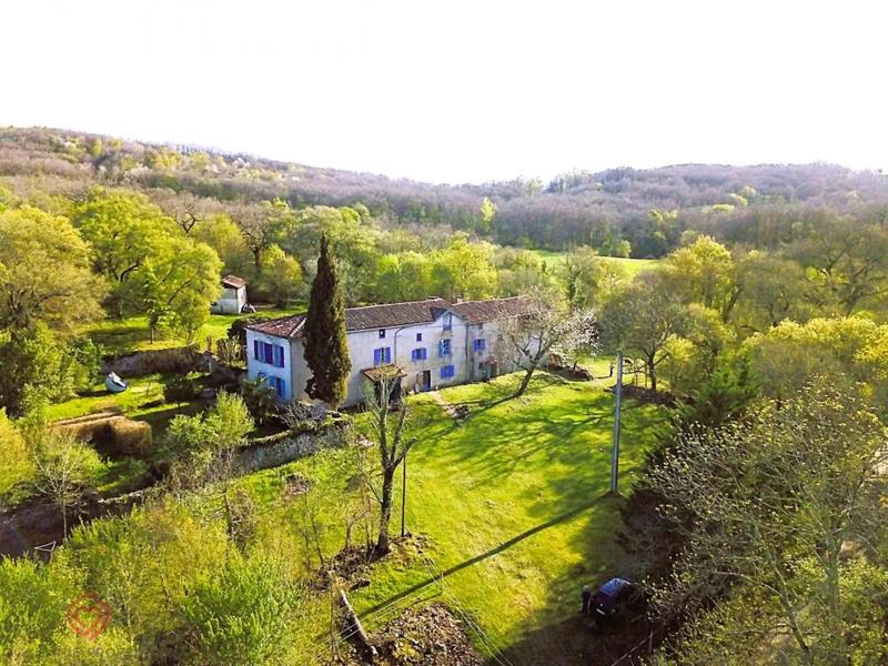 Propriété - 300 m² - 8 pièces