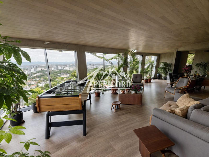 Maison traditionnelle - 190 m² - 9 pièces