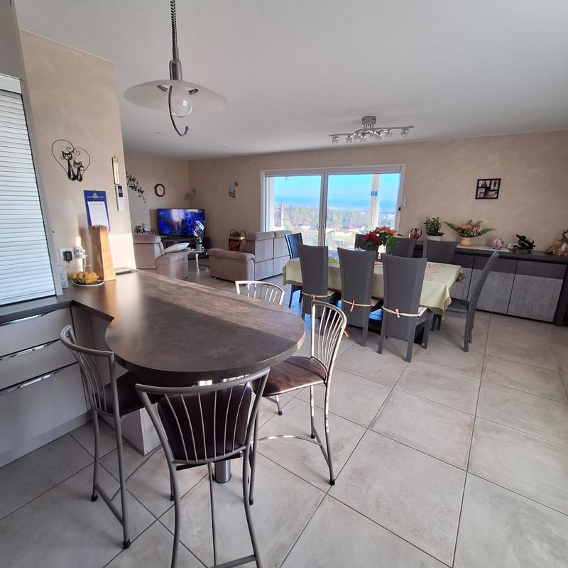 Maison - 235 m² - 7 pièces