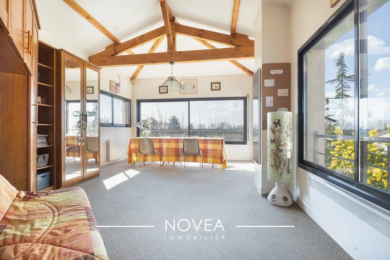 Maison - 242 m² - 10 pièces