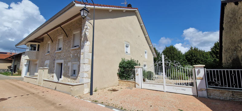 Maison - 240 m² - 7 pièces