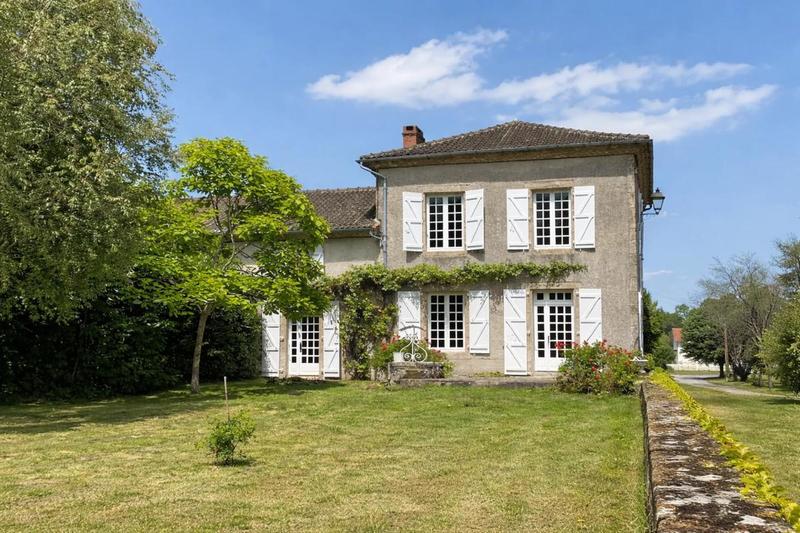 Maison - 211 m² - 8 pièces