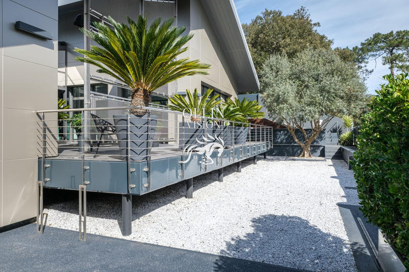 Villa - 230 m² - 8 pièces