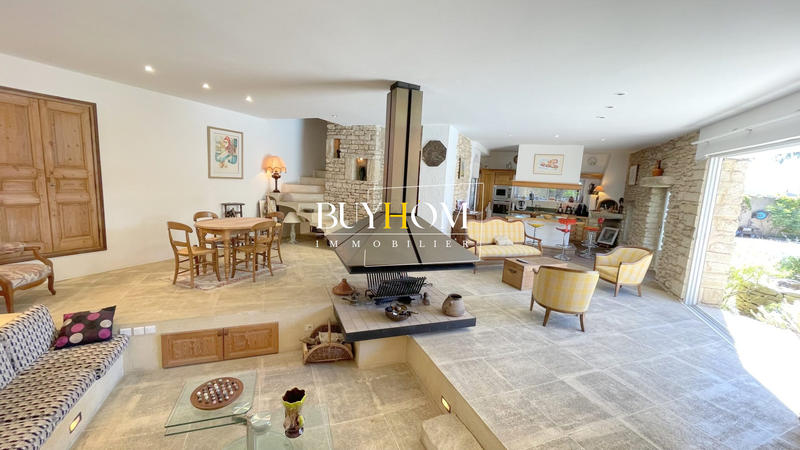 Maison - 304 m² - 8 pièces