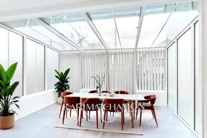 Pavillon - 240 m² - 6 pièces