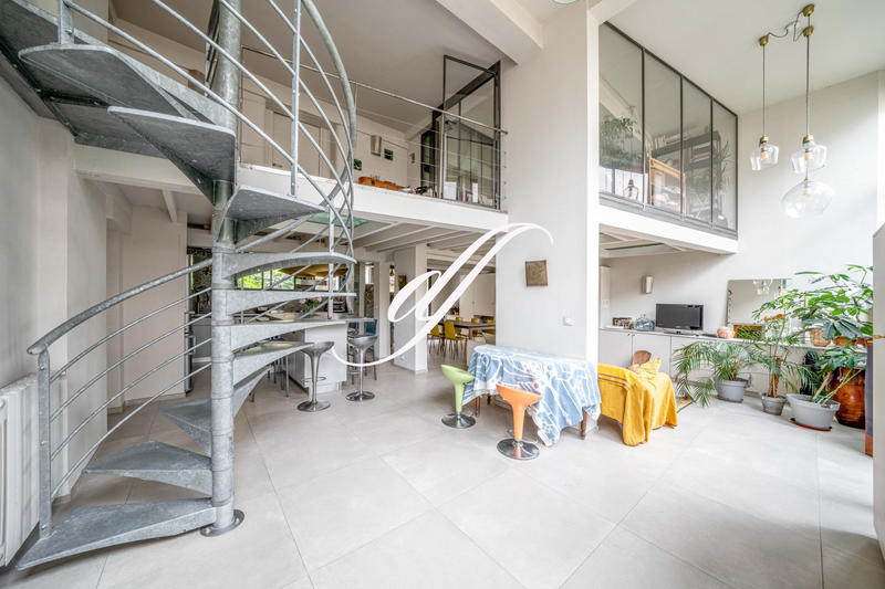 Local d'activités - 152 m²