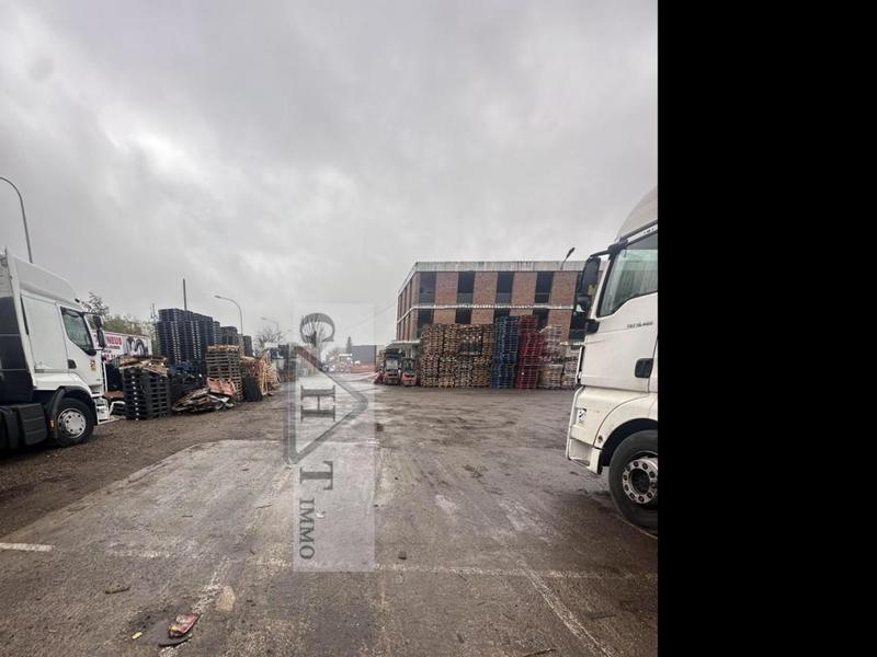 Terrain industriel - 6 900 m²