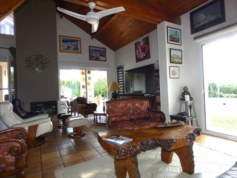 Maison - 220 m² - 8 pièces