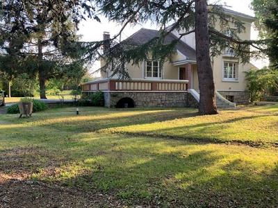 Maison ancienne - 202 m² - 8 pièces