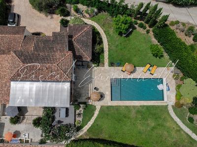 Villa - 265 m² - 6 pièces