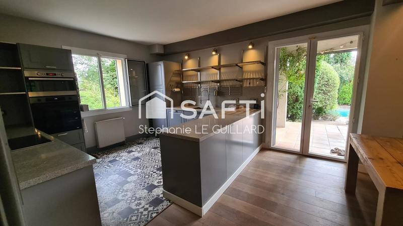 Villa - 348 m² - 6 pièces