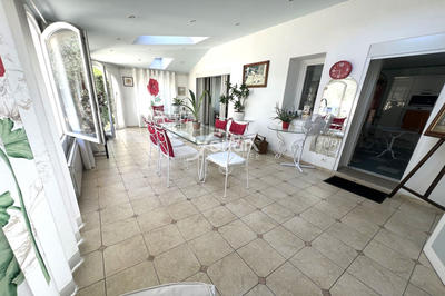 Maison - 222 m² - 9 pièces