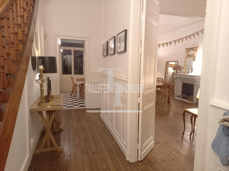 Maison - 180 m² - 8 pièces