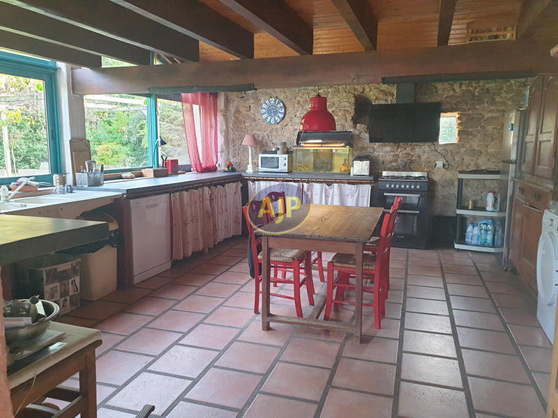 Maison - 227 m² - 6 pièces
